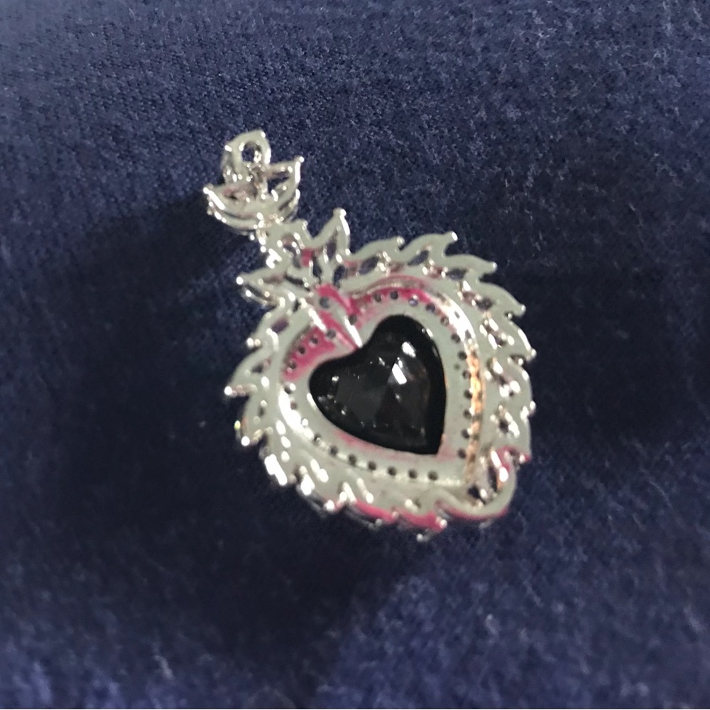Cubic Zirconia Black Heart Silver Pendant - Picture 4 of 6